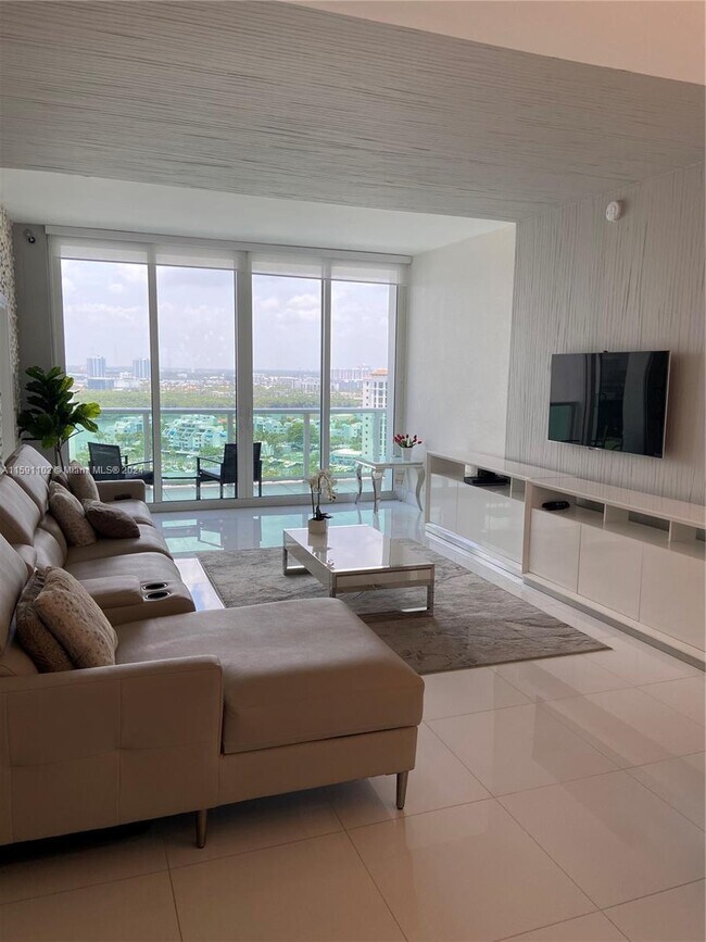 Foto del edificio - 100 Bayview Dr