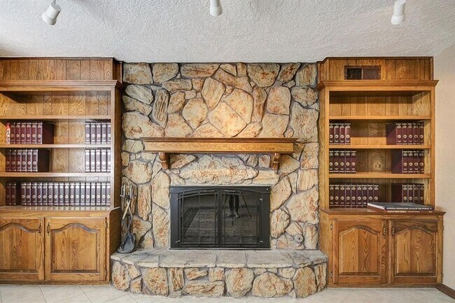 Foto del edificio - 805 Willow Ln