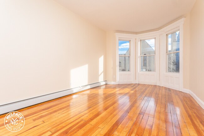 Foto del edificio - 477 Bainbridge St