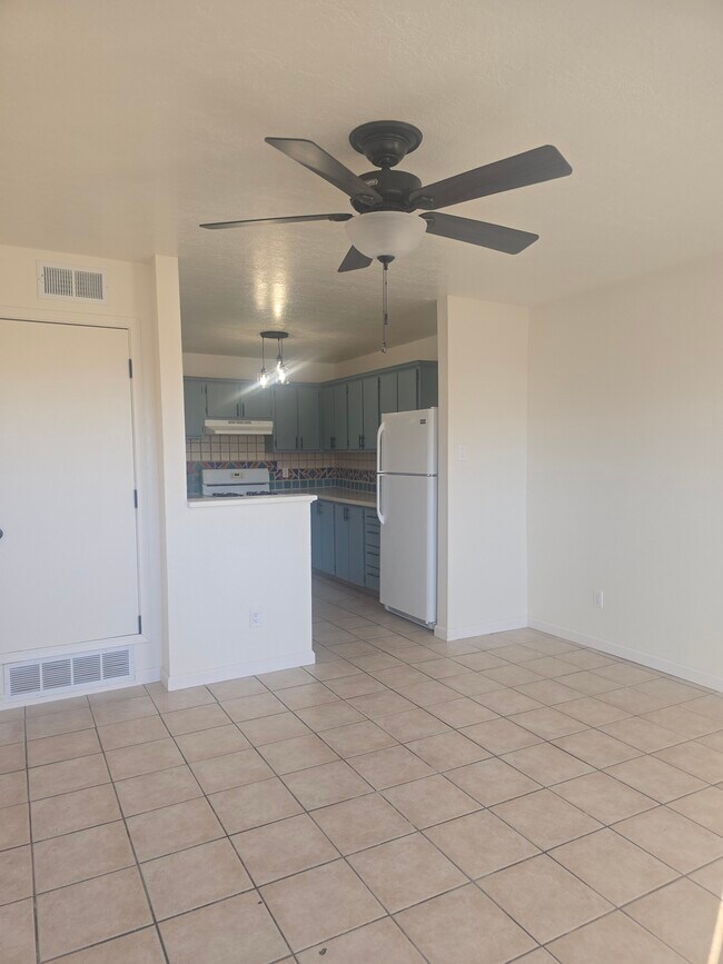 Foto del edificio - 1719 Siri Dharma Ct