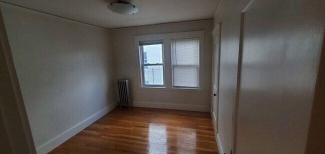 Foto del edificio - 24 Hollis Ave