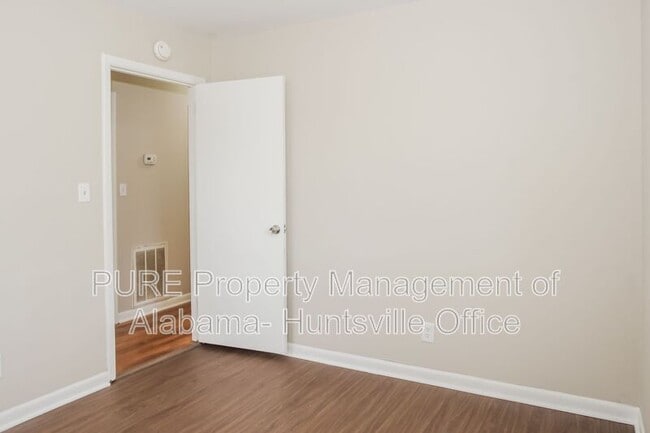 Building Photo - 4209 Tee Jay Dr NW