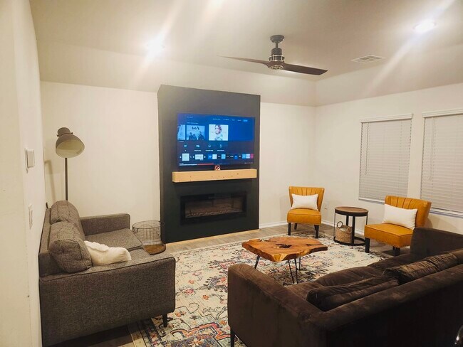 Foto del edificio - 2412 Sunshine Ln