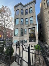 Building Photo - 1456 W Addison St