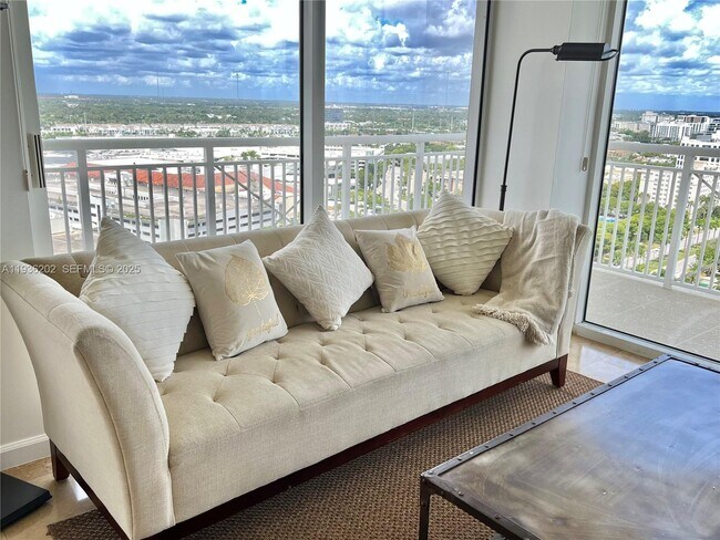 Building Photo - 19501 W Country Club Dr