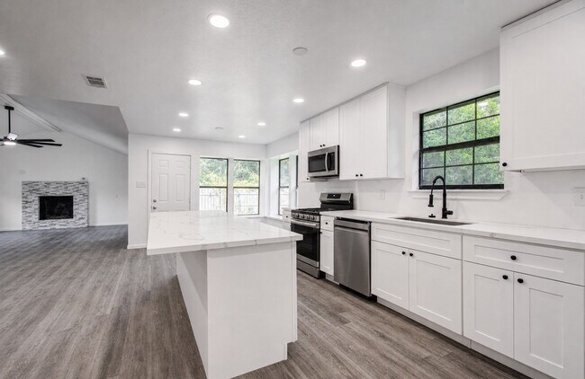 Foto del edificio - 816 Glen Hollow Dr