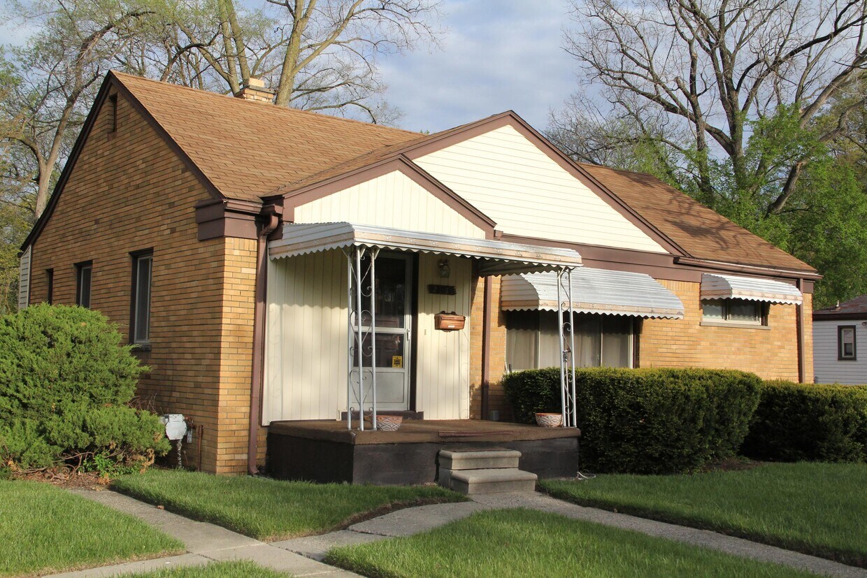 Foto principal - 21131 Ridgedale St