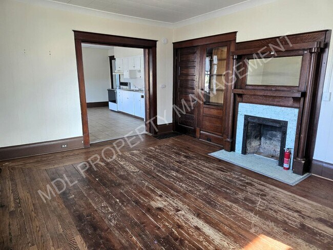 Building Photo - 121 N Granger St