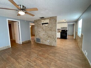 Building Photo - 512 60th Ave Terrace W