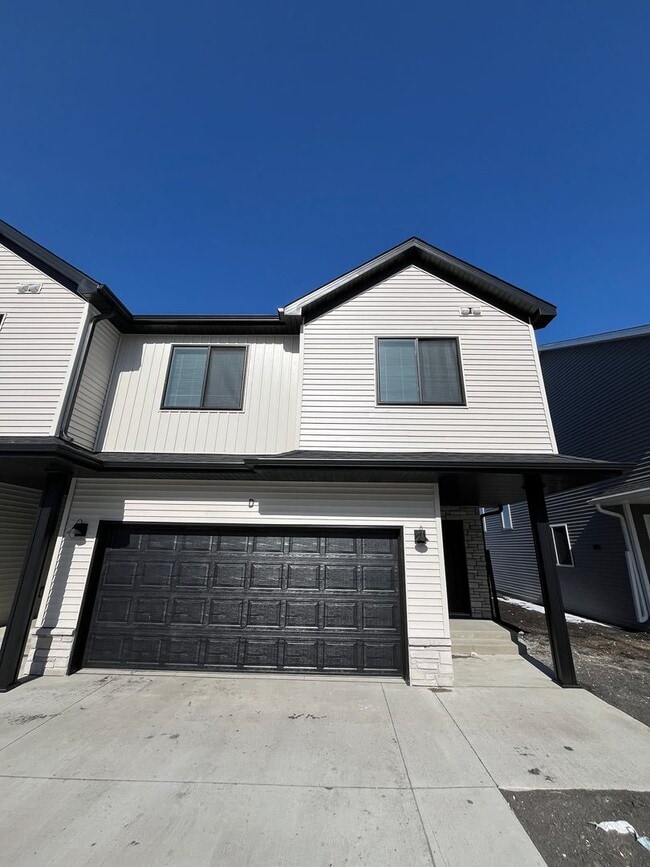 Building Photo - Brand New, Modern Townhome - Available Now!