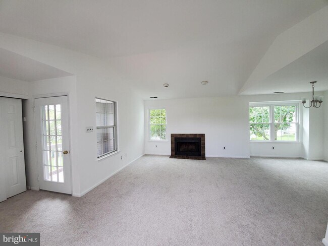 Building Photo - 1659B Trellis Cir