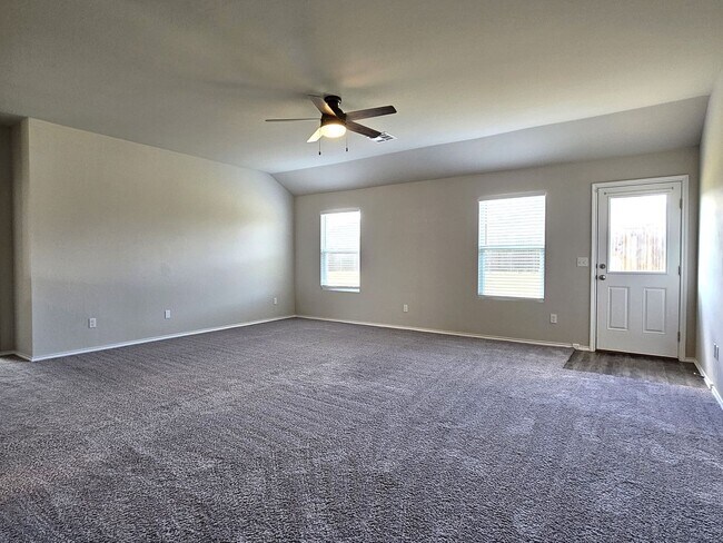Building Photo - $125 OFF January 2025 rent if a Lease is s...