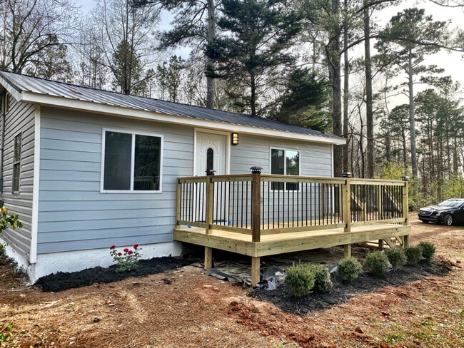 Building Photo - 590 McCurdy Rd