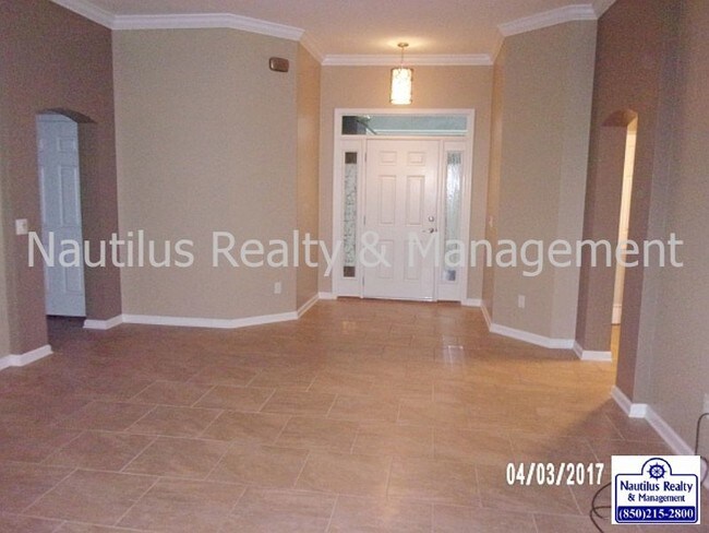 Foto del edificio - 605 Pinetree Dr