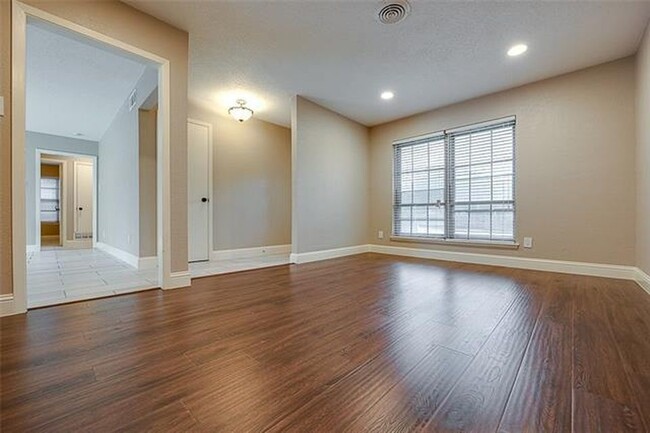 Foto del edificio - ARNS  remodeled 4 bedroom 2 bathroom