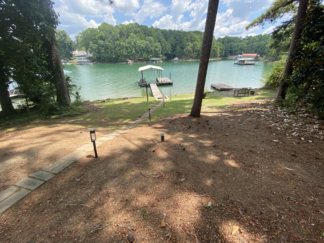 Primary Photo - 6145 Lake Lanier Heights Rd