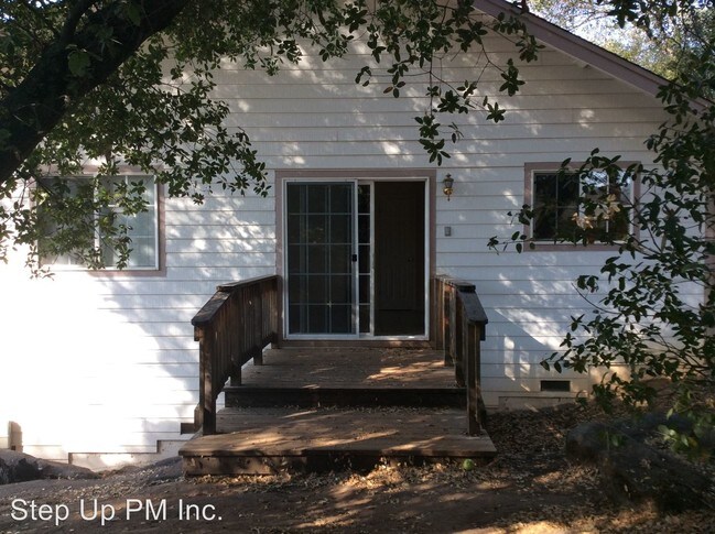 Building Photo - 19468 Hillsdale Dr