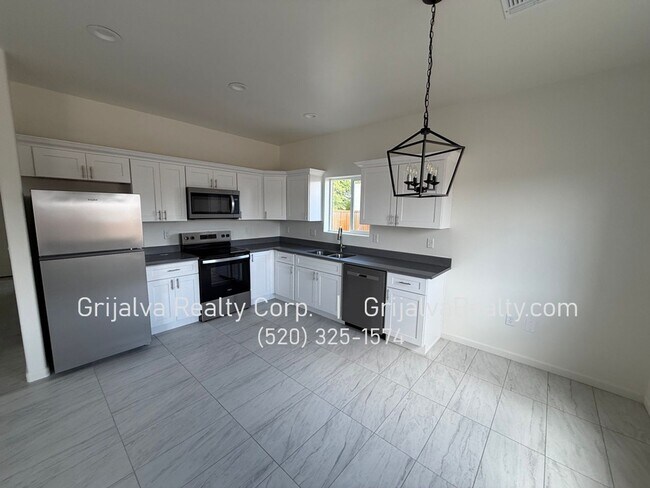 Foto del edificio - BRAND NEW BUILD! 3 BD, 2 BA and 2 BD, 1 BA Duplex Units  (Irvington/6th Ave)