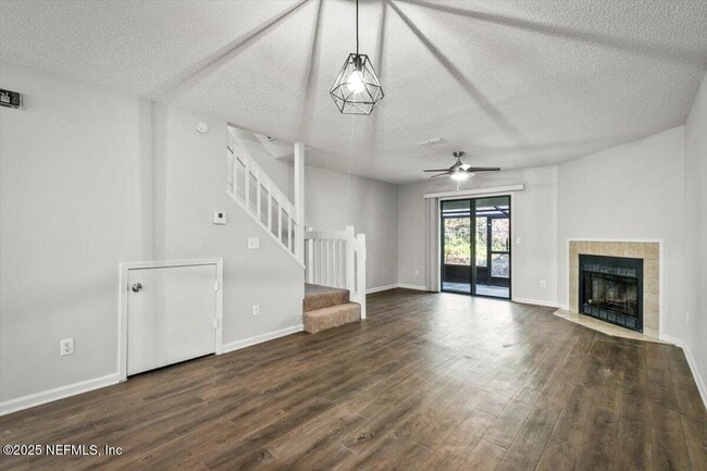 Foto del edificio - 8300 Plaza Gate Ln