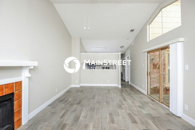 Building Photo - 3 Bedroom Pet-Friendly Home in Fort Worth, TX with Main Street Renewal