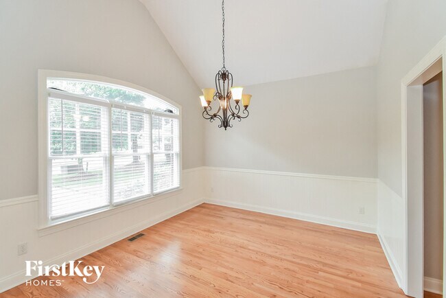 Foto del edificio - 107 Baywood Ln