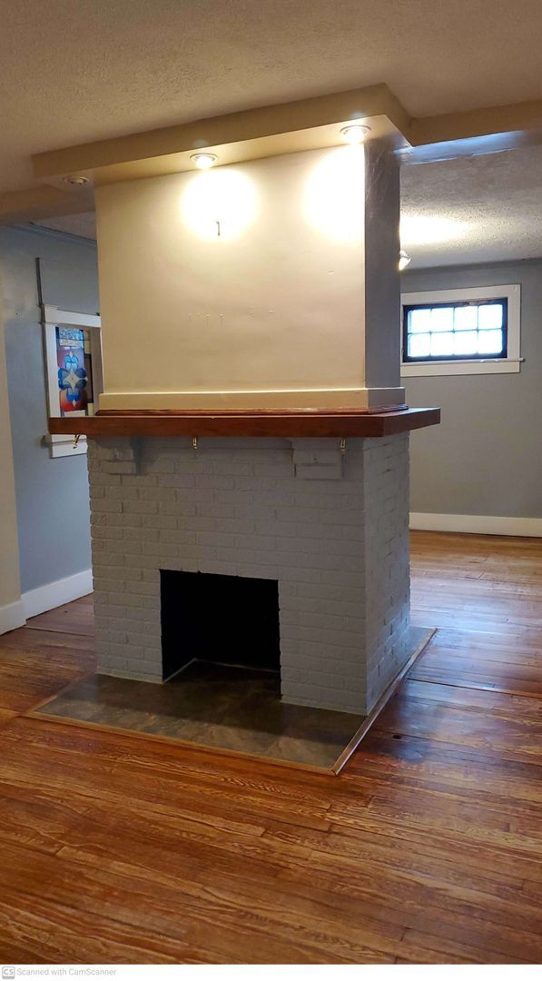 Foto del edificio - 6 Bed, 2 Bath Remodeled Large Home 