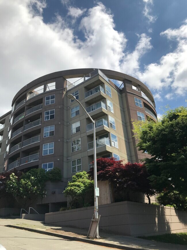 Foto del edificio - 530 Melrose Ave E