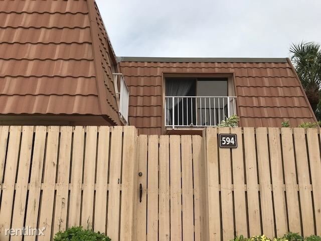 Foto principal - 594 Green Springs Pl