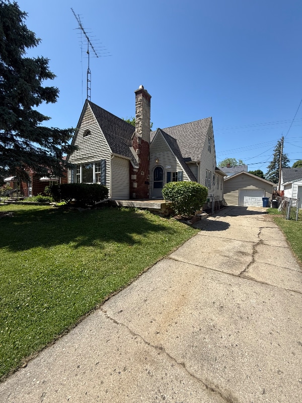 Primary Photo - 2313 E Court St