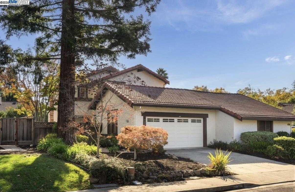 Foto principal - 725 Old Creek Rd