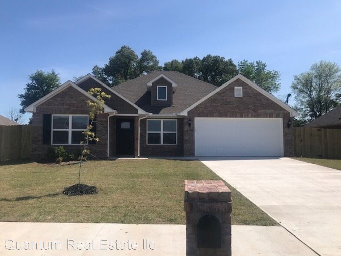 Primary Photo - 4 br, 2 bath House - 3700 EDINBURGH DRIVE