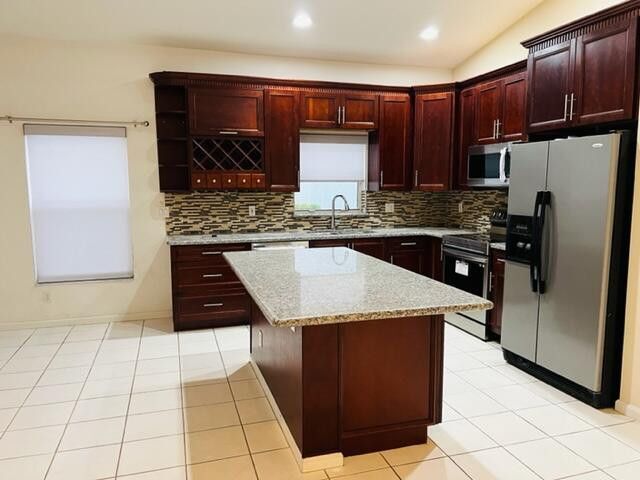 Foto del edificio - 10787 Fillmore Dr
