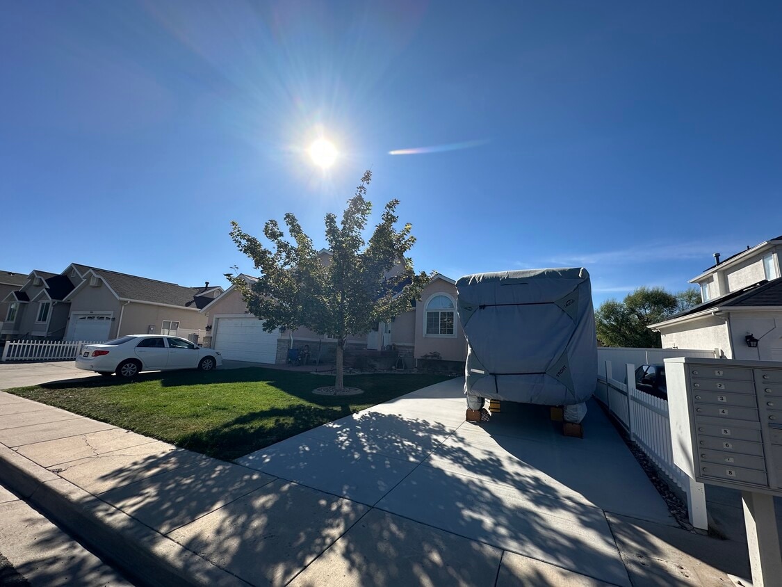 Foto principal - 3914 Red Hawk Rd W