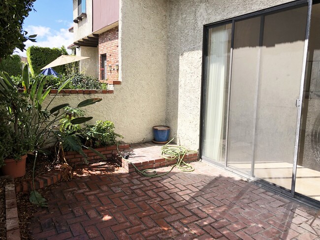 Patio - 1720 Rogers Pl