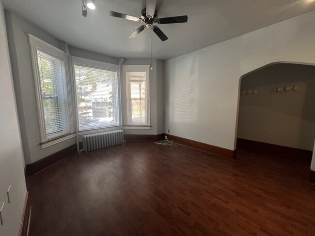 Building Photo - 3545 N Sheffield Ave