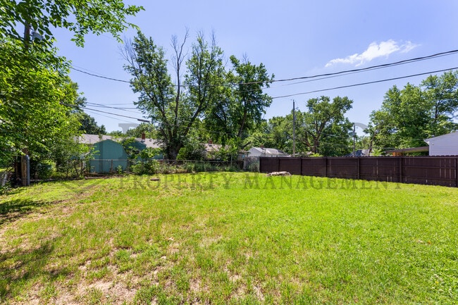 Building Photo - 1932 S Parkwood Ln