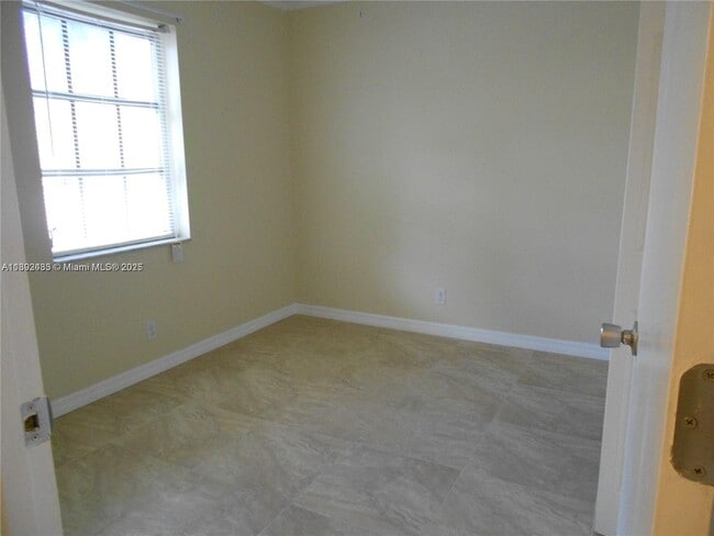 Foto del edificio - 3024 NW 69th Ct