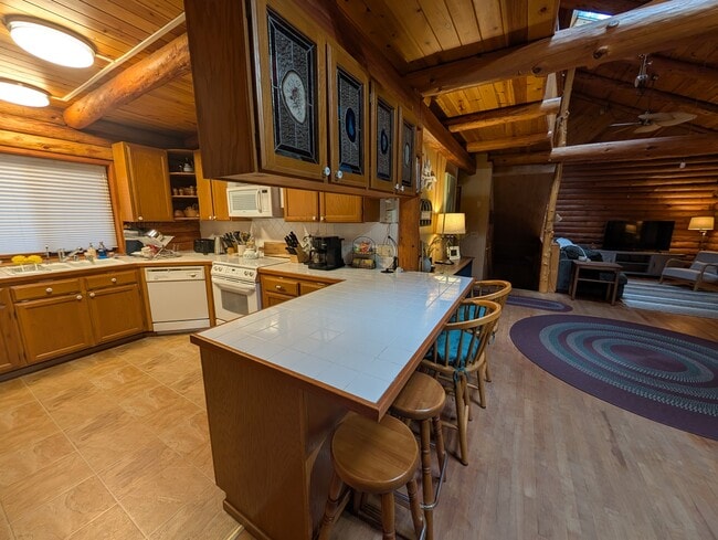 Building Photo - 7312 E Evans Creek Rd