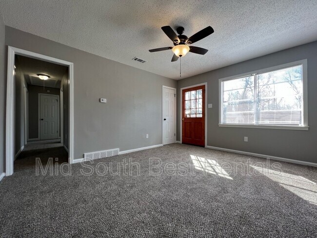 Building Photo - 5162 Broken Oak Dr