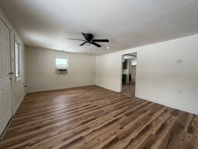 Building Photo - 2 Bed 1 Bath Single Family Home Available in Fairborn