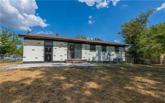 Foto del edificio - Renovated 3-bedroom House!