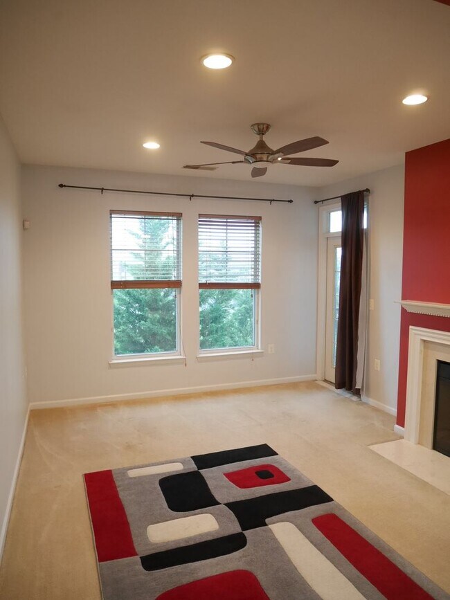 Foto del edificio - Spacious 1-Bedroom Condo Close to Everythi...