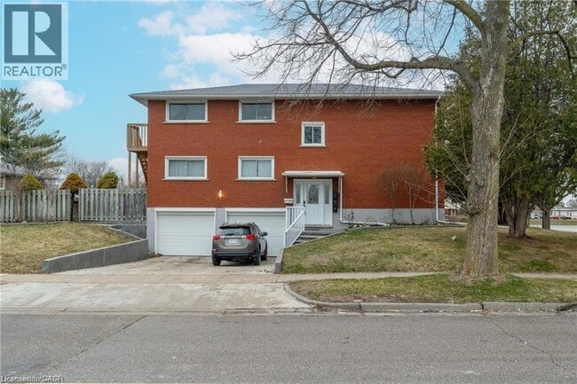 Building Photo - 35 Shaftsbury Dr