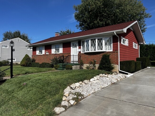 Building Photo - 6 Hammen Ave