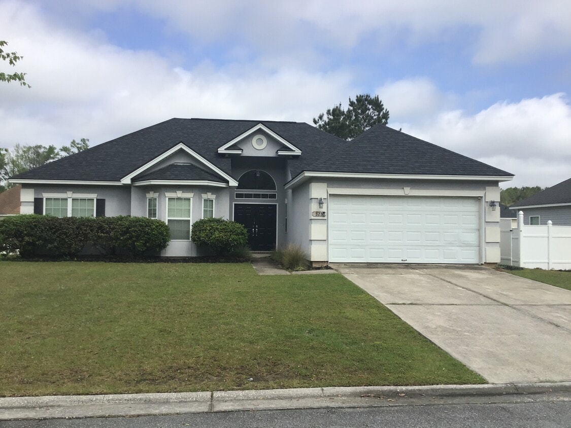 Primary Photo - 523 Amsonia Cir