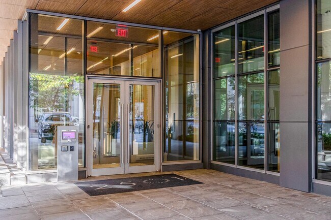 Foto del edificio - 2501 M St NW