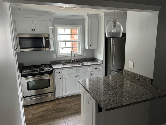 ¡Cocina, guau! - 209 W Ann St