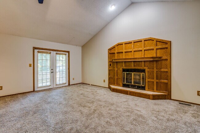 Foto del edificio - "Spacious 3-Bed Condo Oasis with 2.5 Baths...