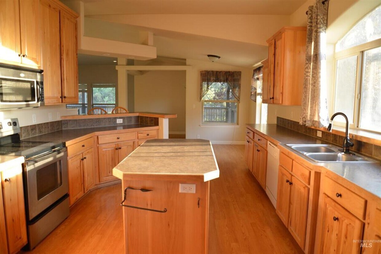 Foto principal - Beautiful open concept home located on Cle...