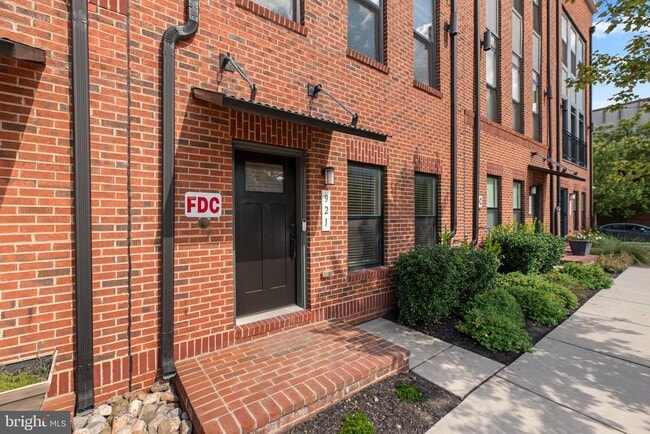 Building Photo - 921 Grundy St